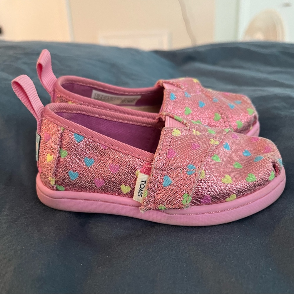 🩷 2 for $15 TOMS Toddler Girl’s Multicolor Pink Glitter Heart Slip-Ons Size 5T